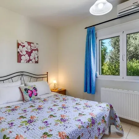 Modern Villa,stunning View,pool,bbq,1.5 Km From Town And The Beach!